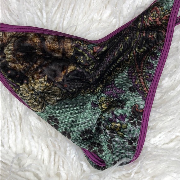 Bikini - Picture 3 of 3